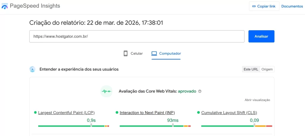 Imagem de análise de desempenho de site usando PageSpeed Insights, mostrando resultados de Core Web Vitals como aprovado, com gráficos de performance.